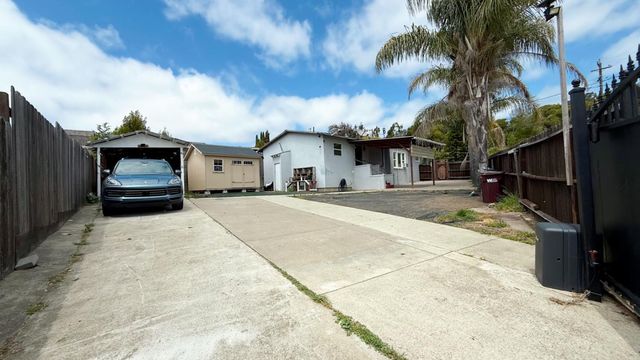 10923 Foothill Boulevard, Oakland, CA 94605