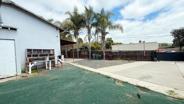 10923 Foothill Boulevard, Oakland, CA 94605