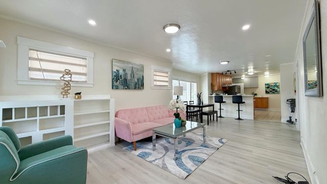 10923 Foothill Boulevard, Oakland, CA 94605