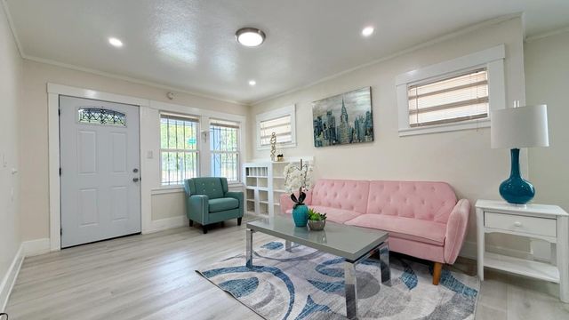 10923 Foothill Boulevard, Oakland, CA 94605