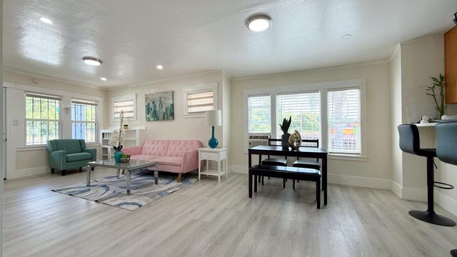 10923 Foothill Boulevard, Oakland, CA 94605