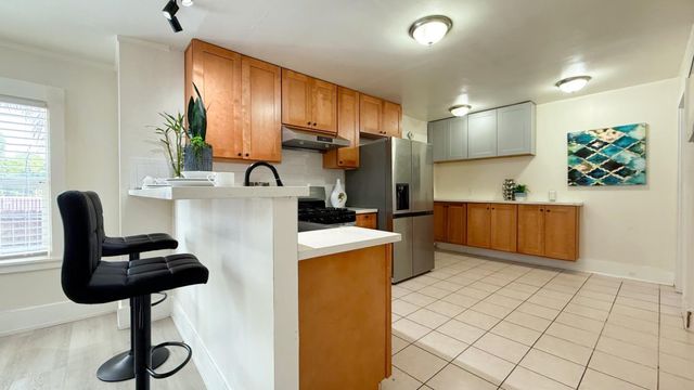 10923 Foothill Boulevard, Oakland, CA 94605