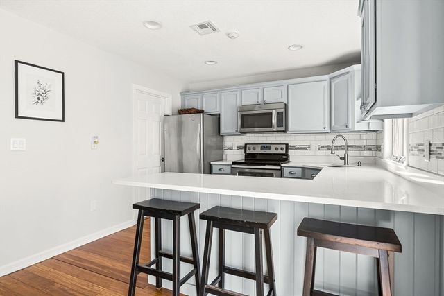 305 Salem St 203, Woburn, MA 01801