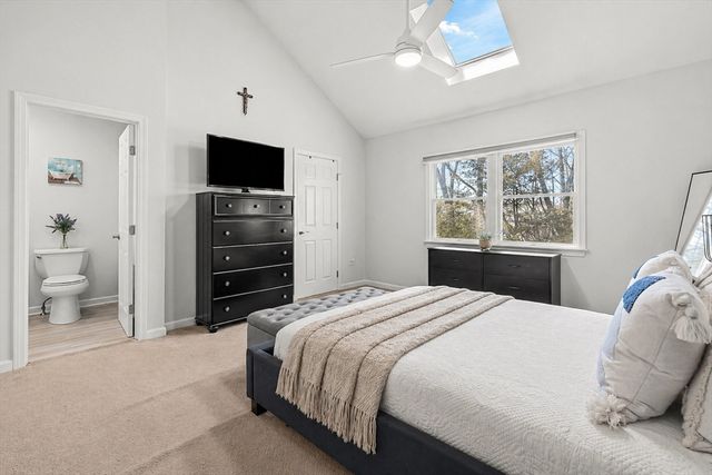 305 Salem St 203, Woburn, MA 01801