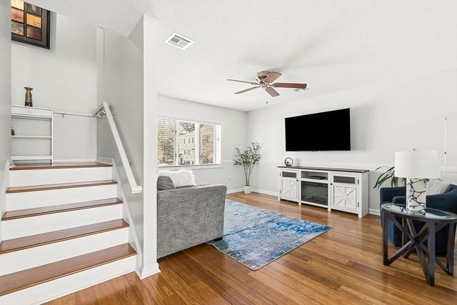 305 Salem St 203, Woburn, MA 01801