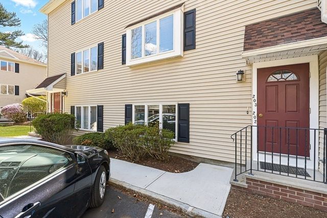 305 Salem St 203, Woburn, MA 01801
