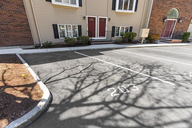 305 Salem St 203, Woburn, MA 01801