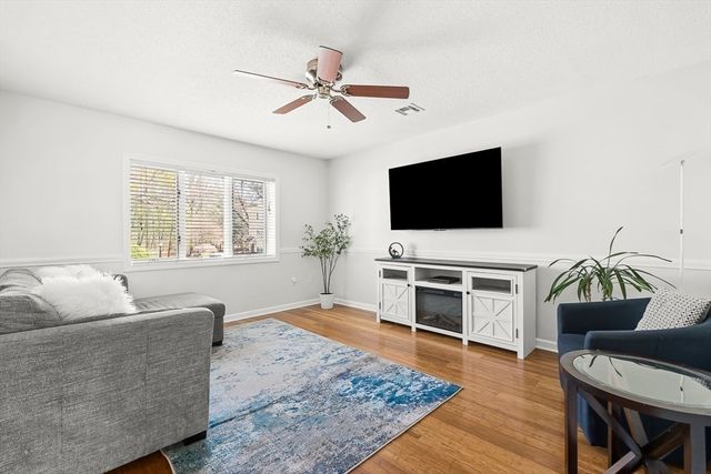 305 Salem St 203, Woburn, MA 01801
