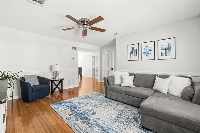 305 Salem St 203, Woburn, MA 01801