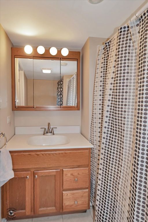 Image 23 of property listing at 8001 Lockwood Avenue S, Burbank, IL 60459