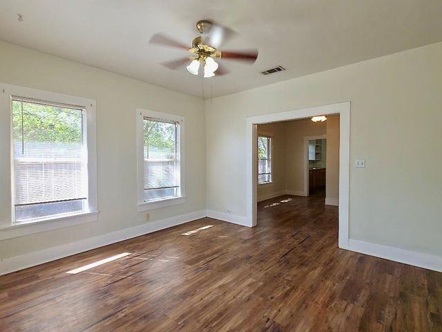 606 Mesquite ST, Bastrop, TX 78602
