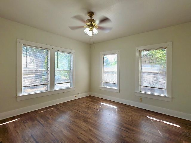 606 Mesquite ST, Bastrop, TX 78602