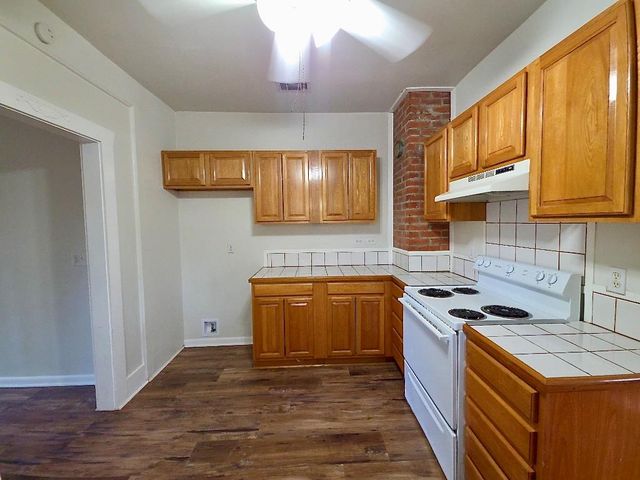 606 Mesquite ST, Bastrop, TX 78602