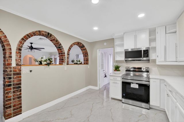 1214 Park Lane, Haverhill, FL 33417