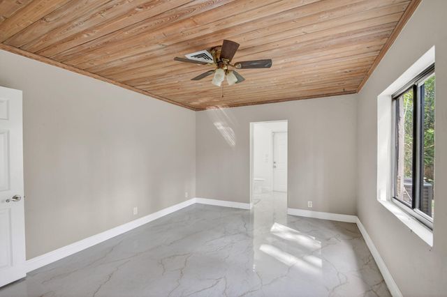 1214 Park Lane, Haverhill, FL 33417