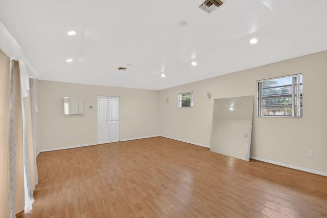 1214 Park Lane, Haverhill, FL 33417