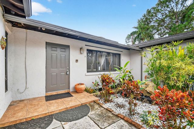 1214 Park Lane, Haverhill, FL 33417