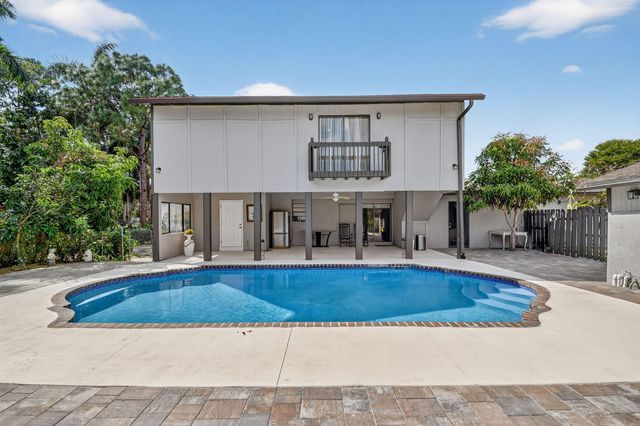 1214 Park Lane, Haverhill, FL 33417