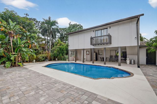 1214 Park Lane, Haverhill, FL 33417