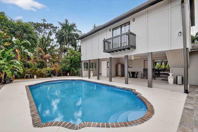 1214 Park Lane, Haverhill, FL 33417