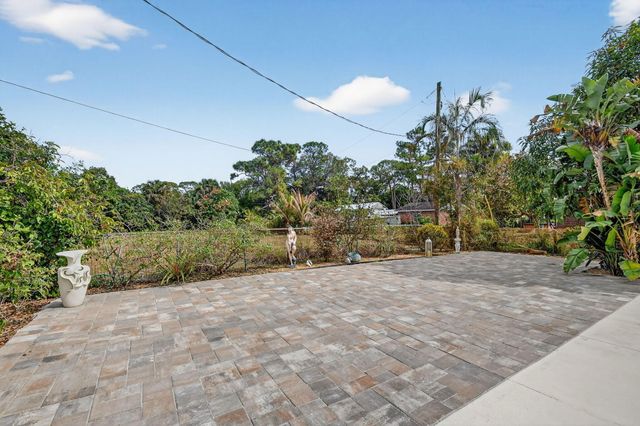 1214 Park Lane, Haverhill, FL 33417