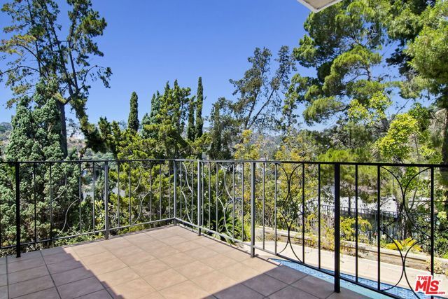 7863 Electra Drive, Los Angeles, CA 90046