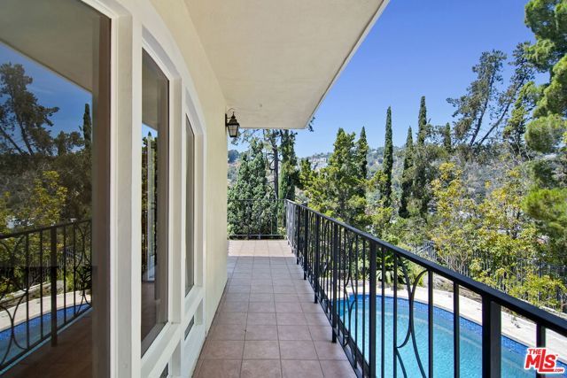 7863 Electra Drive, Los Angeles, CA 90046