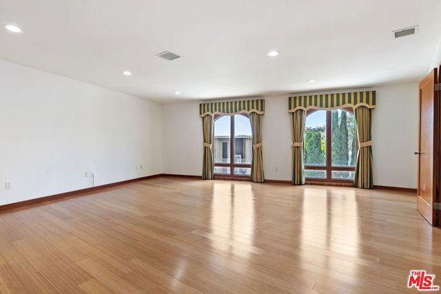 7863 Electra Drive, Los Angeles, CA 90046