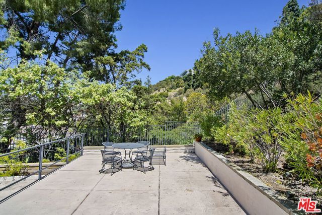 7863 Electra Drive, Los Angeles, CA 90046