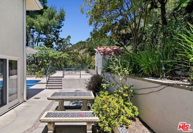 7863 Electra Drive, Los Angeles, CA 90046