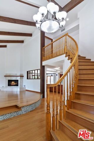 7863 Electra Drive, Los Angeles, CA 90046
