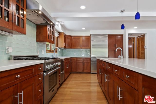 7863 Electra Drive, Los Angeles, CA 90046