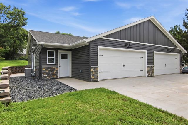 1321 Carpenter Avenue, Eau Claire, WI 54703