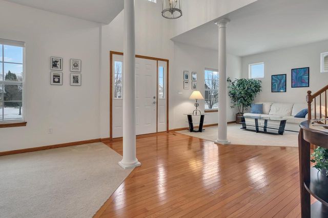 2368 Kiowa DRIVE, Grafton, WI 53024