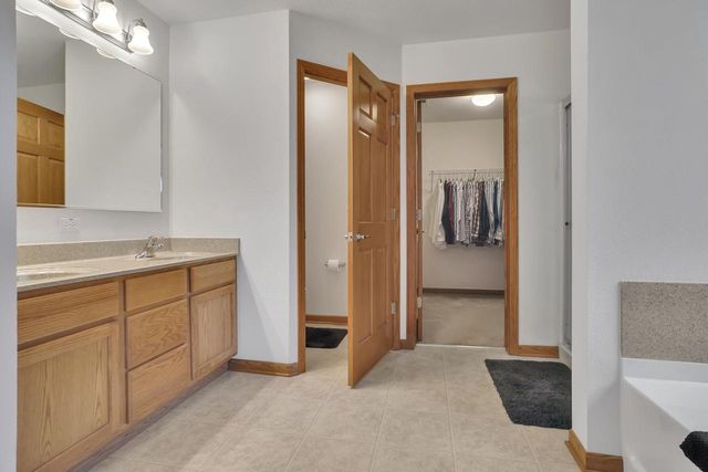 2368 Kiowa DRIVE, Grafton, WI 53024