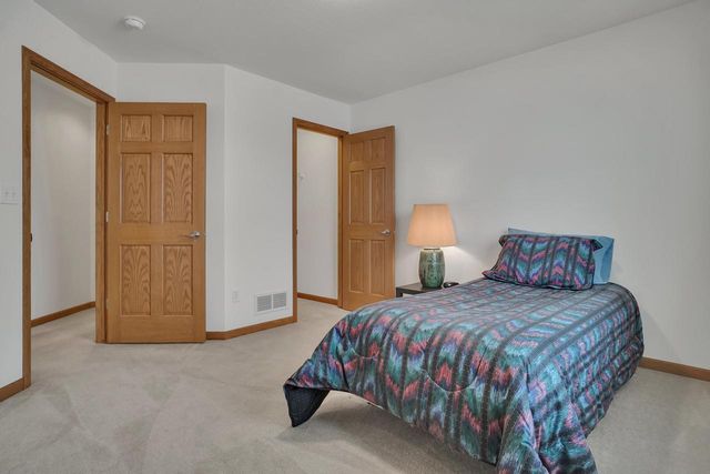 2368 Kiowa DRIVE, Grafton, WI 53024