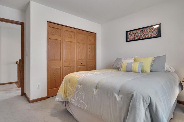 2368 Kiowa DRIVE, Grafton, WI 53024