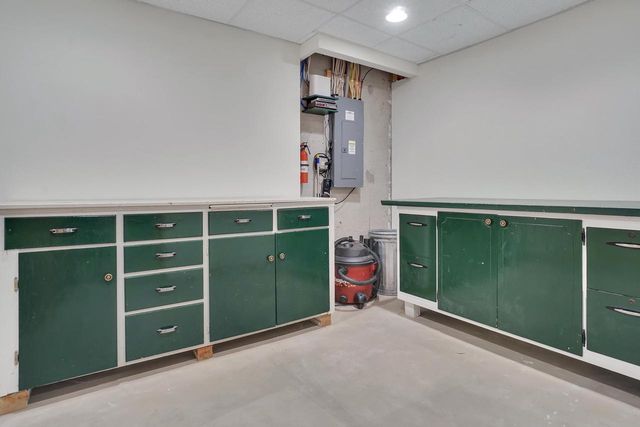 2368 Kiowa DRIVE, Grafton, WI 53024