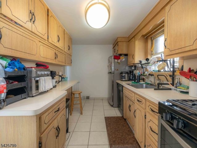 706 Keep St, Linden City, NJ 07036