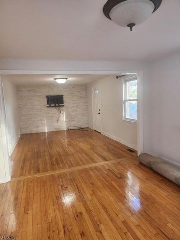 706 Keep St, Linden City, NJ 07036