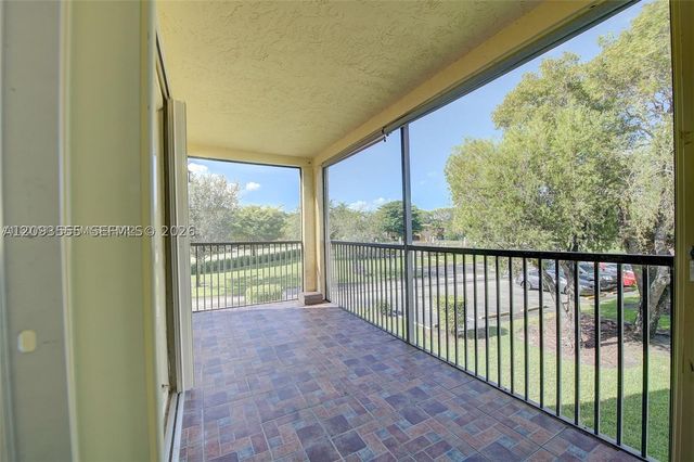165 Lakeview Dr 201, Weston, FL 33326