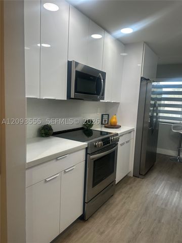165 Lakeview Dr 201, Weston, FL 33326