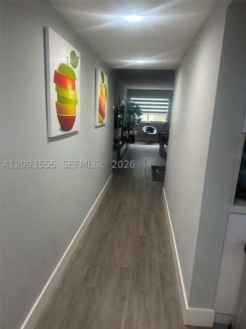 165 Lakeview Dr 201, Weston, FL 33326