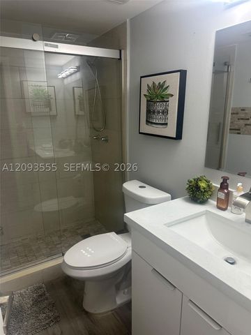 165 Lakeview Dr 201, Weston, FL 33326