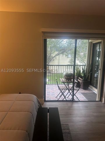 165 Lakeview Dr 201, Weston, FL 33326