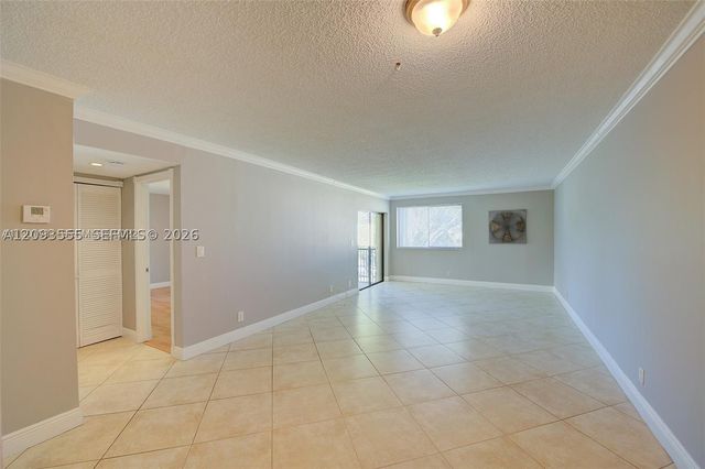 165 Lakeview Dr 201, Weston, FL 33326