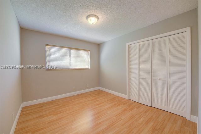165 Lakeview Dr 201, Weston, FL 33326
