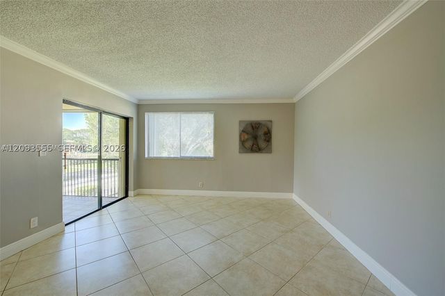 165 Lakeview Dr 201, Weston, FL 33326