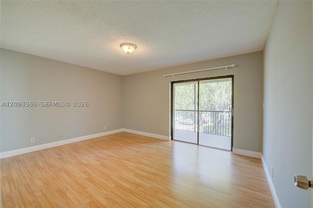 165 Lakeview Dr 201, Weston, FL 33326