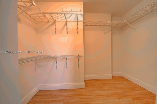 165 Lakeview Dr 201, Weston, FL 33326